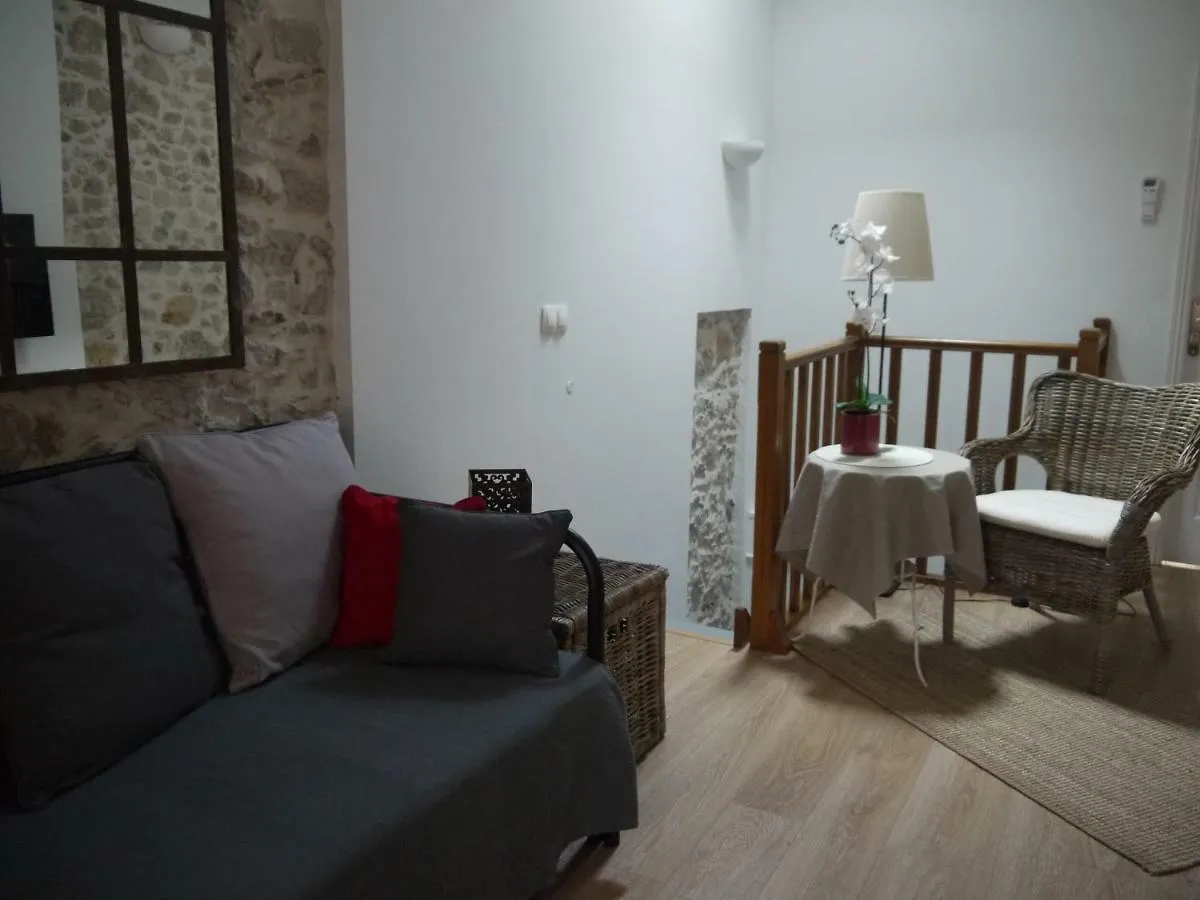 Vieille Ville 2 - La Petite Maison A Safranier, 2 Bedrooms, Max 4 Adults And 2 Kids Антиб